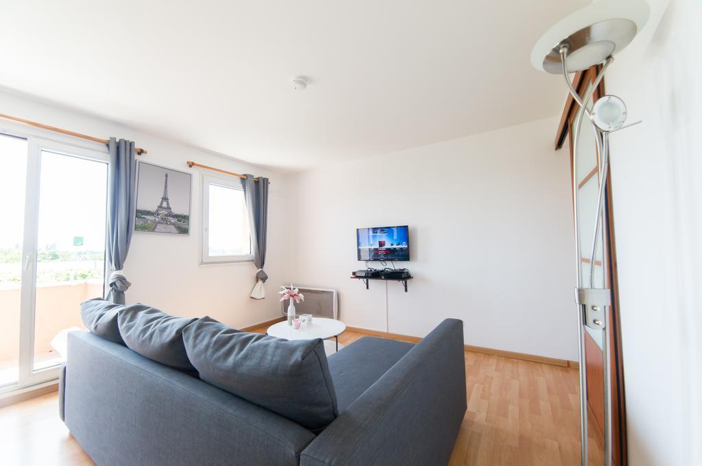 Le Marnois-Gare Apartment Нуази-ле-Гран Стая снимка