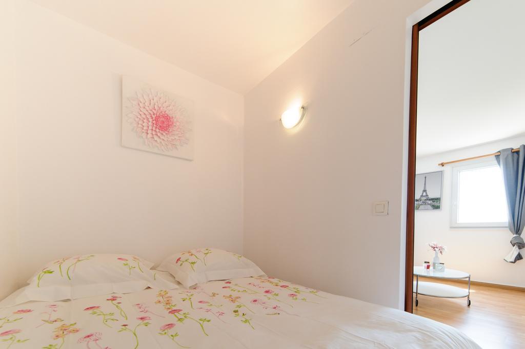 Le Marnois-Gare Apartment Нуази-ле-Гран Стая снимка